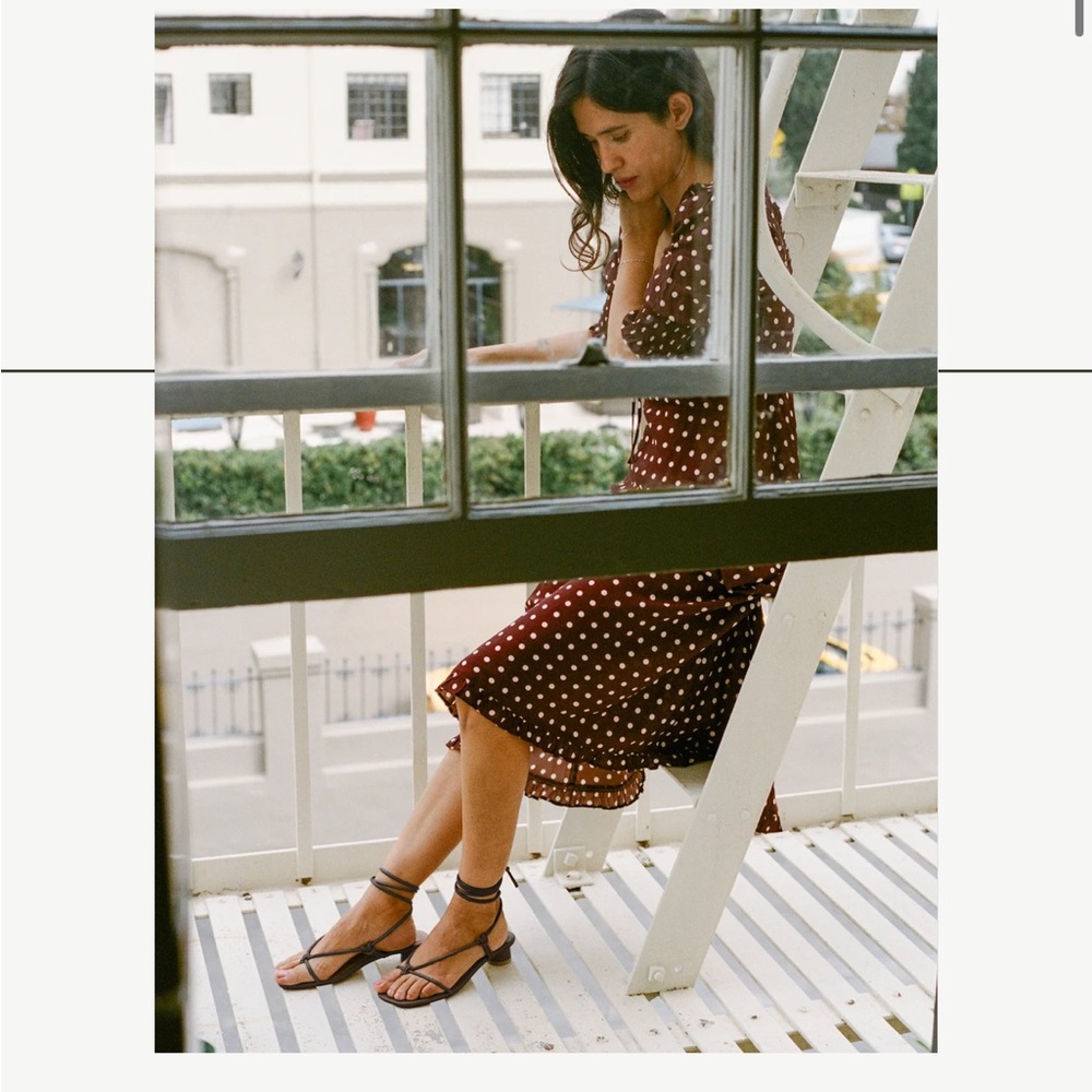 LOQ Black Strappy Leather Sandals